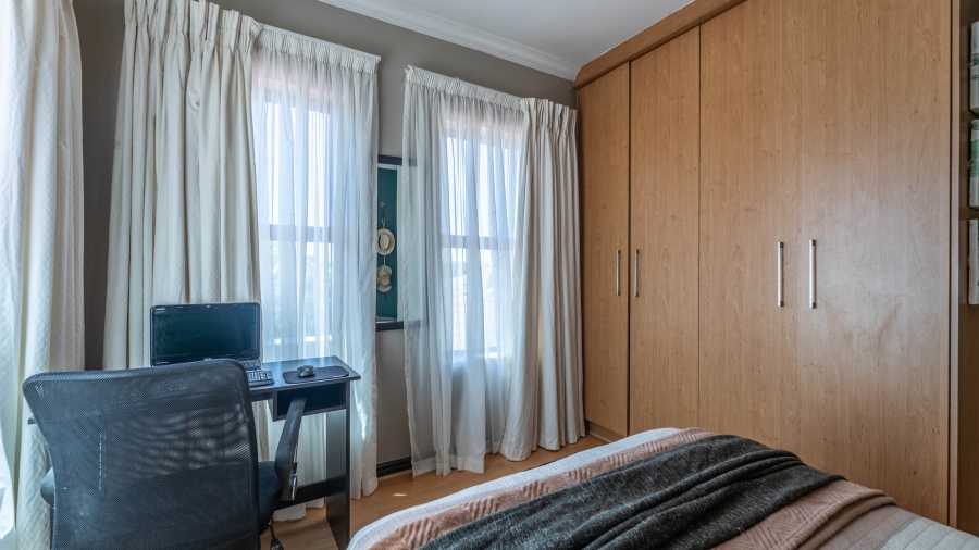 5 Bedroom Property for Sale in Parklands Western Cape